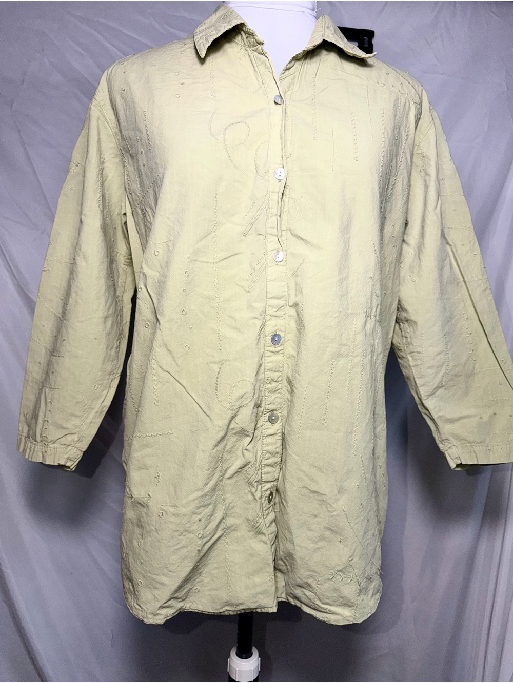 🛍️Sage green boho button down with tonal stitching